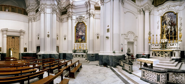 Chiesa del Monastero di Napoli, Panoramica navata.